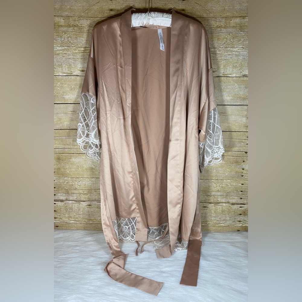 Flora Nikrooz Satin Kimono Bath Robe Size XS Champagne Lace Trim Hollywood